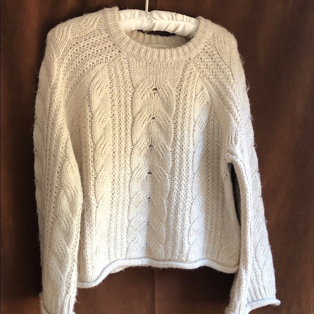 Universal Thread Cream Cable-Knit Crewneck Sweater